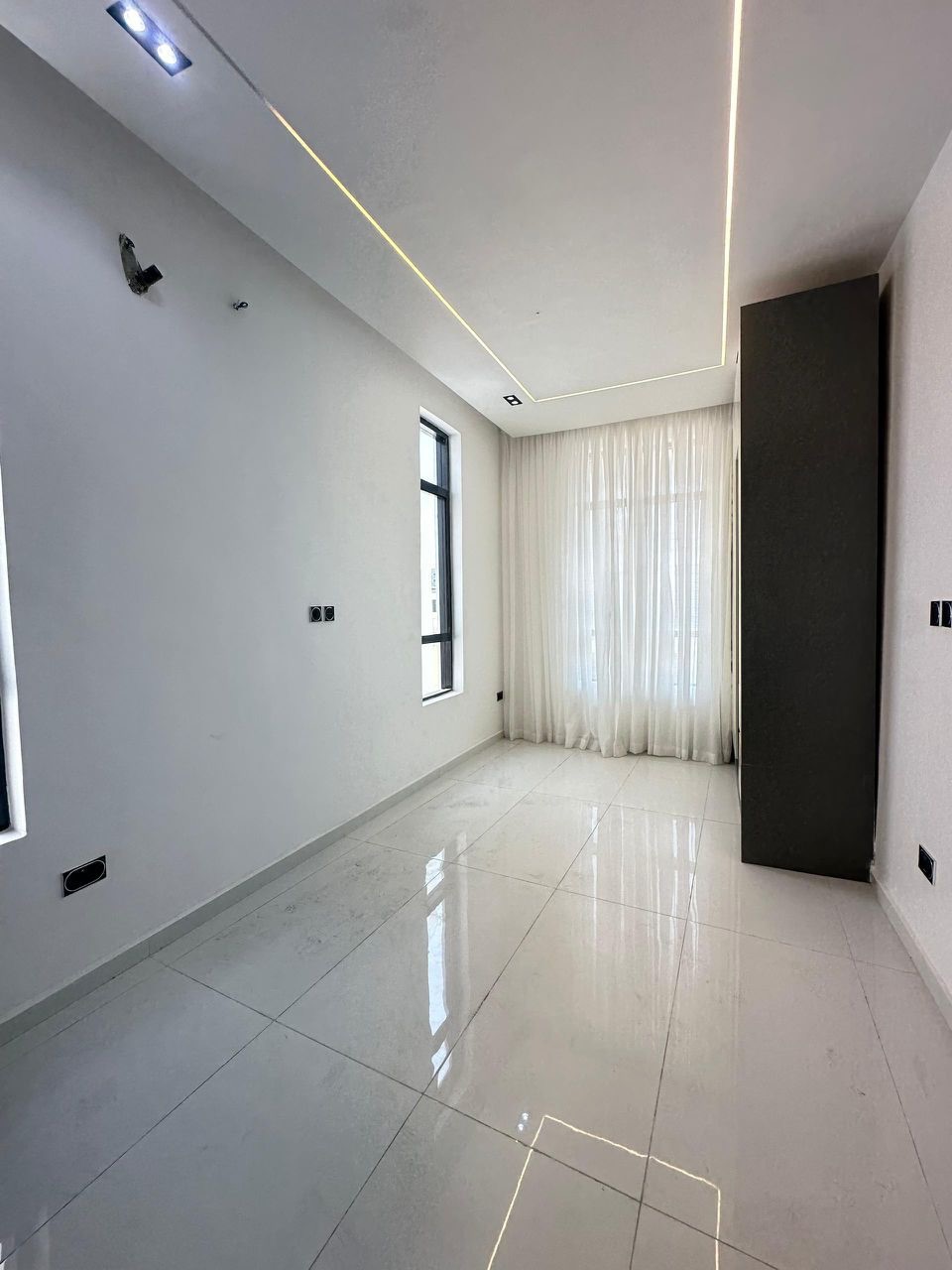 Luxury 5-Bedroom Fully Detached Residence - POP ceiling and lighting view 7