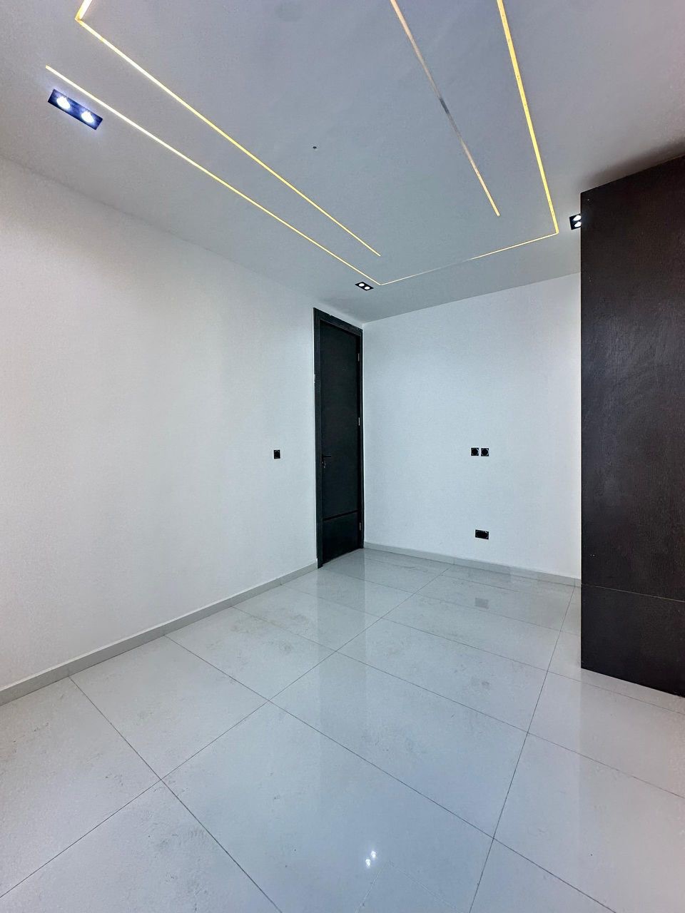 Luxury 5-Bedroom Fully Detached Residence - Interior living area view 6