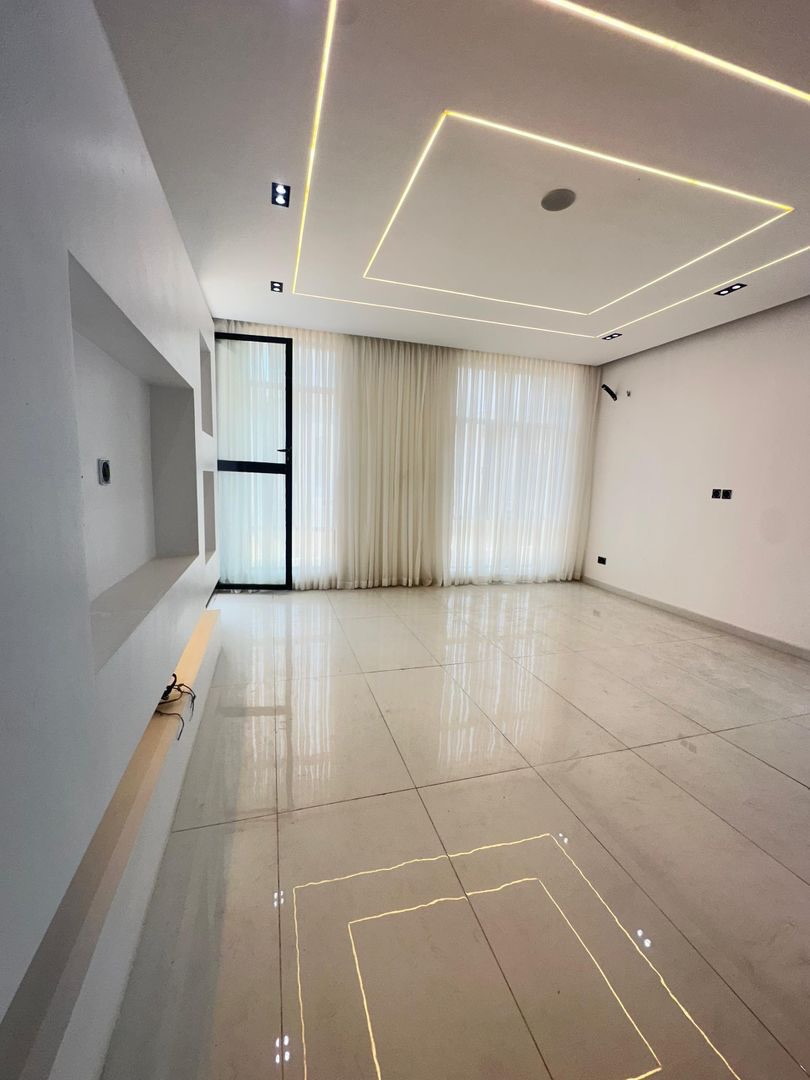 Luxury 5-Bedroom Fully Detached Residence - En-suite bedroom view 10