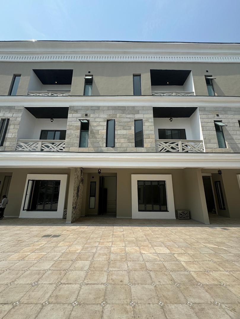 Newly Built 5-Bedroom Terrace Duplex - Master bedroom and walk-in closet view 5