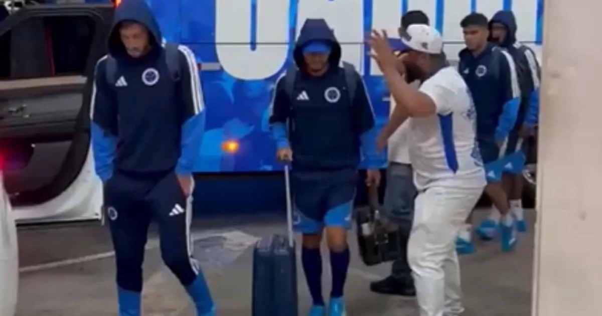 Protestos marcam retorno do Cruzeiro após nova derrota e pressionam diretoria por respostas rápidas