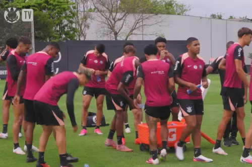 Pressão aumenta: Corinthians se prepara para a estreia de Seedorf.