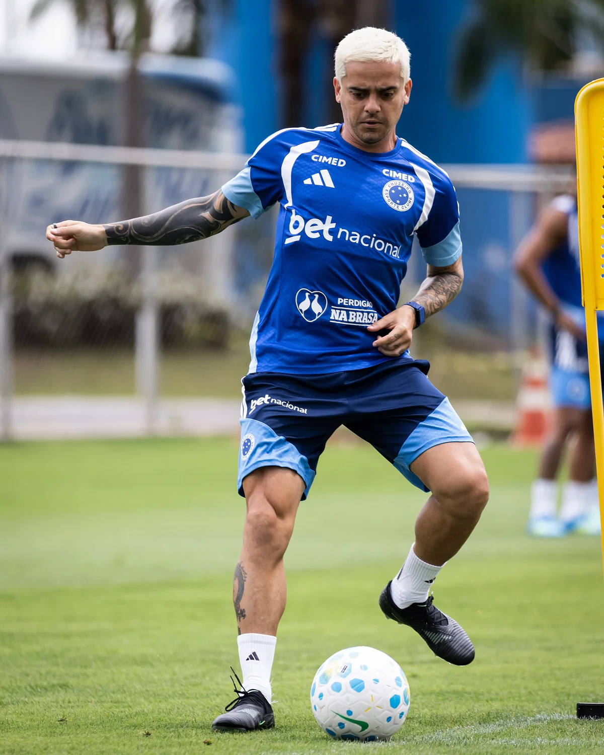 Artur Jorge explica escolha por William: tática ofensiva em meio à pressão no Cruzeiro