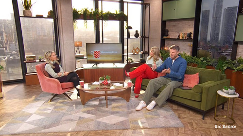 Morning Live 141026.mp4 snapshot 00.18.41.620