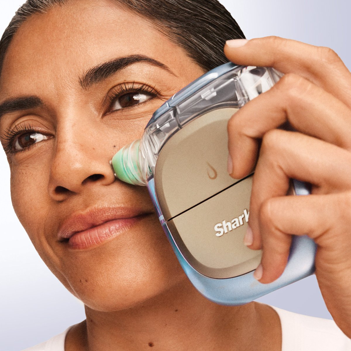 Shark FacialPro Glow en uso