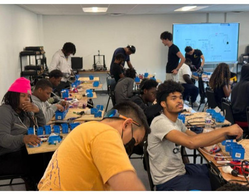 Gen Z students gaining hands on experience with trade equipment 768x576.1