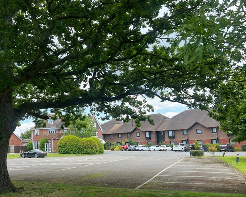 Hotels Near Gatwick Airport with Parking | UNO Hotels.1