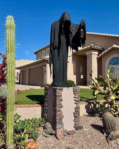 68ed0d54e1a50 scary exterior halloween decorations 700.jpg