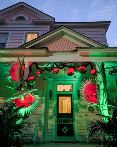 scary exterior halloween decorations 10 68ee00e9a6560 700.jpg