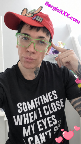 Taking selfies while pooping is the way to go 👽💜.png