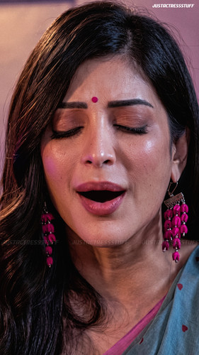 shruti 789564345805.jpg