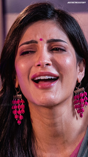 shruti 789564345804.jpg