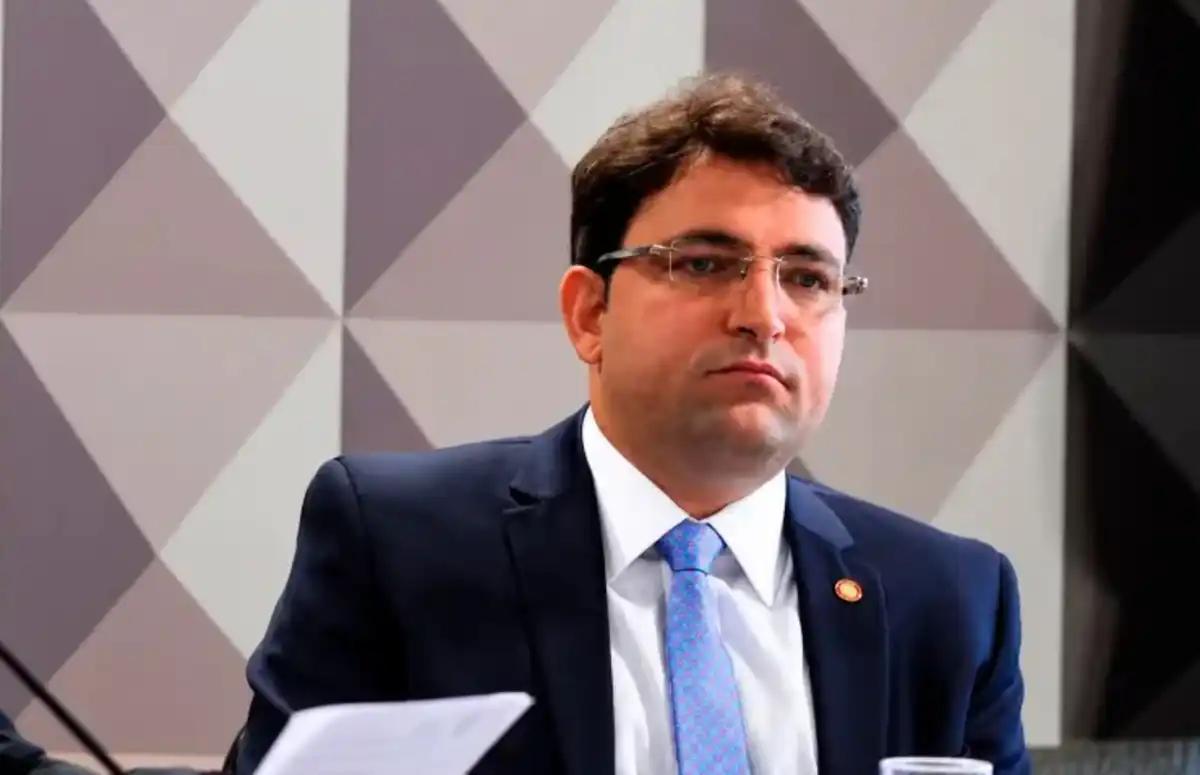 Amigo de Flávio Bolsonaro, Willer Tomaz vira alvo da PF por movimentações em cassino online