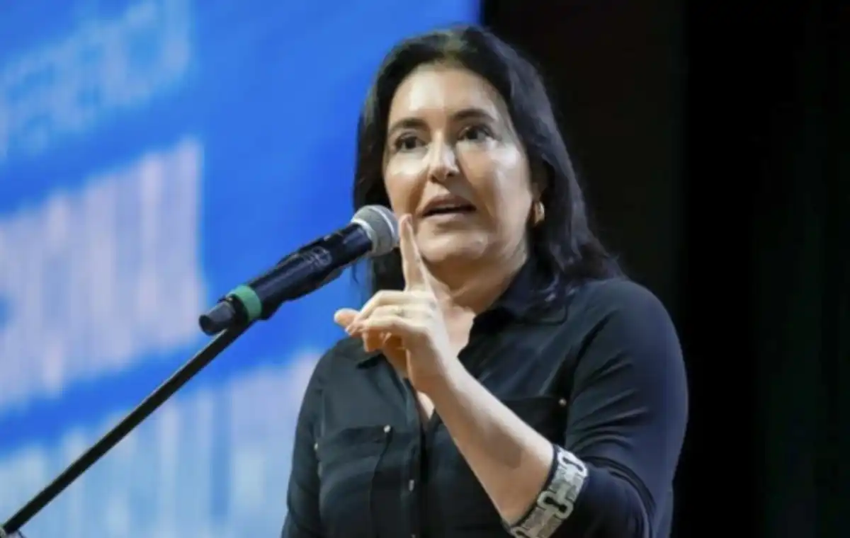 Simone Tebet reage a ataques de Eduardo Bolsonaro, chama extremista de “covarde” e aciona Justiça