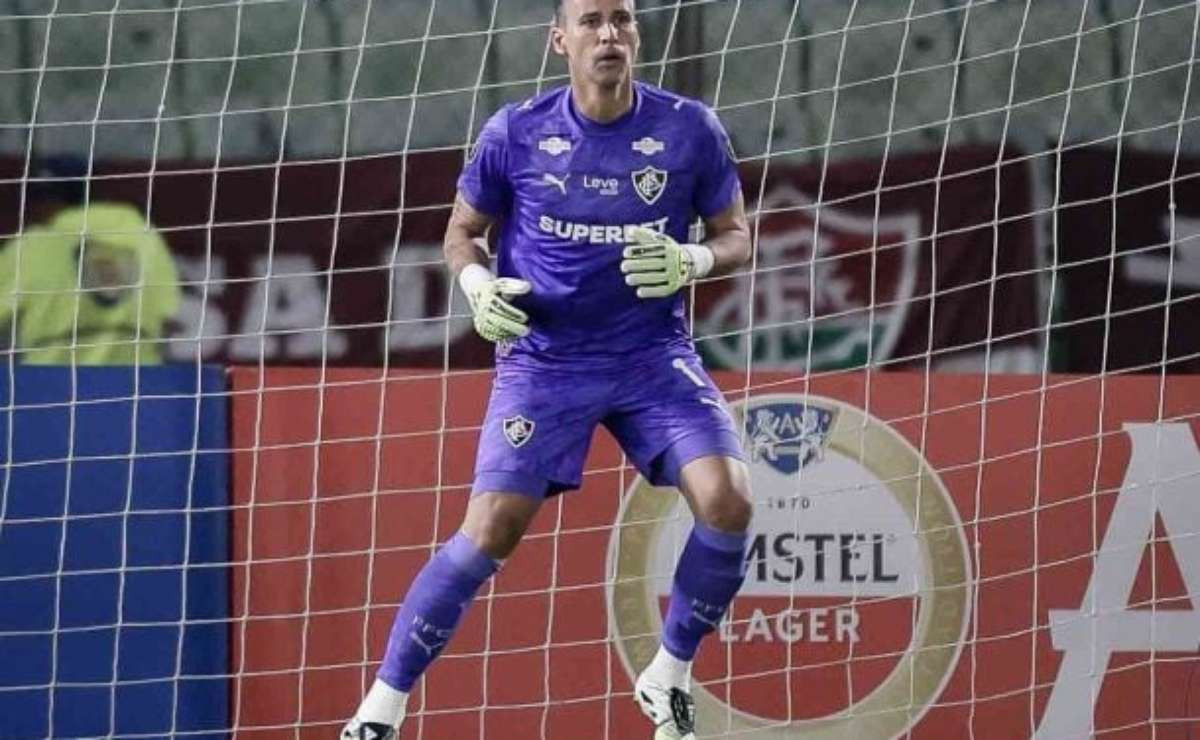 Fábio completa 46 anos como ícone do futebol brasileiro e recebe homenagens de Fluminense e Cruzeiro