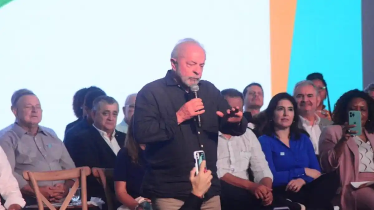 Em Salvador, Lula reconhece impacto da inflação e defende ciclo de ganho real e consumo