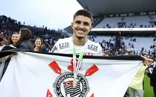 Fora dos planos de Diniz: trio campeão da Copinha treina separado no Corinthians