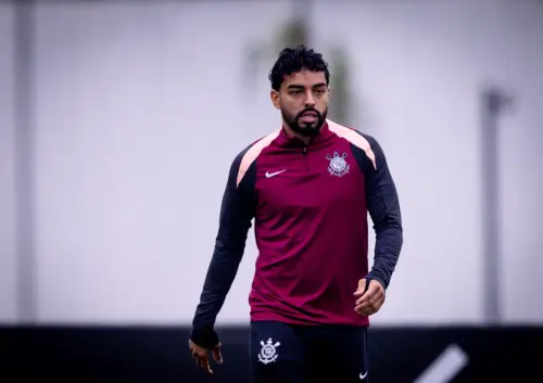 Matheus Bidu tem suspeita de hérnia inguinal e joga no sacrifício