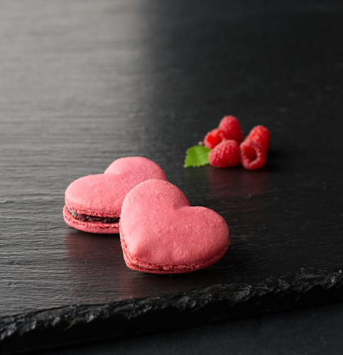 Heart Shaped Macaron.png