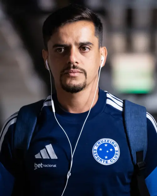 Cruzeiro define quando decidirá futuro de quatro laterais