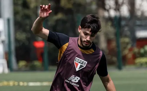 Bobadilla retorna ao São Paulo em busca de redenção contra o Santos