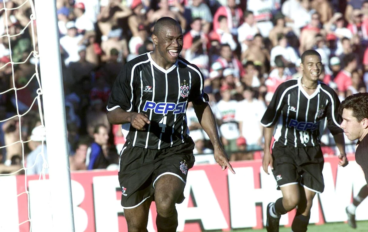 Lembra dele? Ex-Corinthians revive lutas e conquistas que moldaram sua trajetória