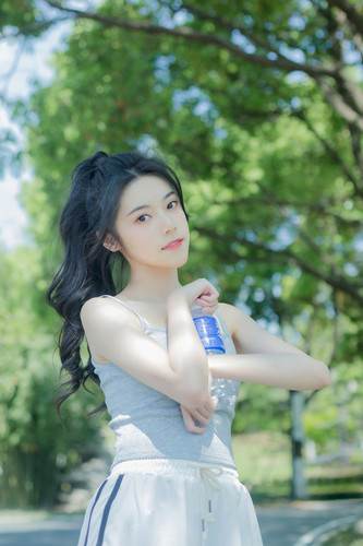 dyOKL6yKbx3a9PKW.jpg