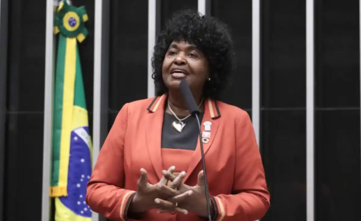 "Nas redes é Tigrão; no Senado, Tigrinho", dispara Benedita contra atuação de Portinho nas bets
