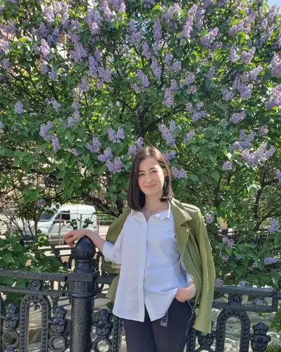 Сирееень 😍😍😍 вот за что я люблю май ☺️#сирень#москва#май2023#офисныепрогулки.webp