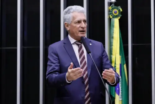 "Globo quer fazer em 2026 o que fez em 1989", afirma Rogério Correia após cancelamento de debate