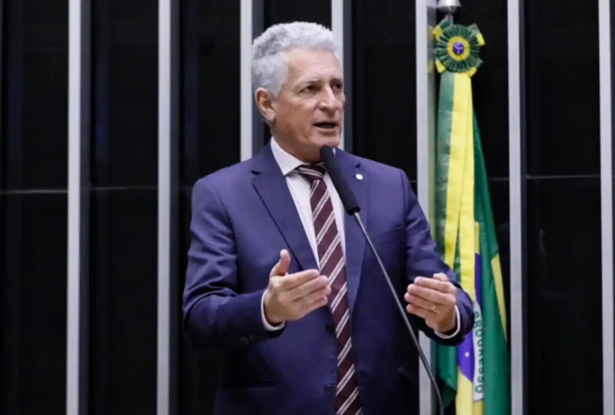 "Globo quer fazer em 2026 o que fez em 1989", afirma Rogério Correia após cancelamento de debate