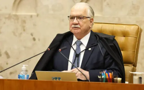 "Sem exceção de pessoa": Fachin cobra da PF dados sobre ministros no caso Banco Master