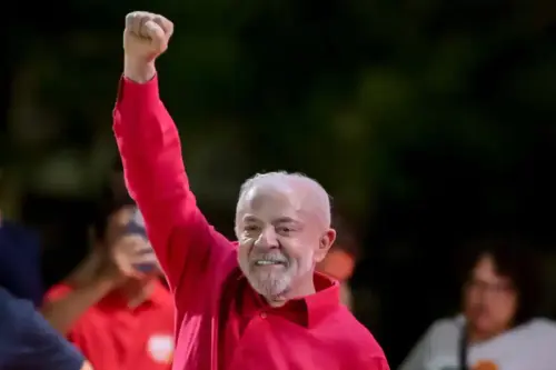 Datafolha em Pernambuco: Lula lidera com 61% das intenções de voto contra 25% de Flávio Bolsonaro