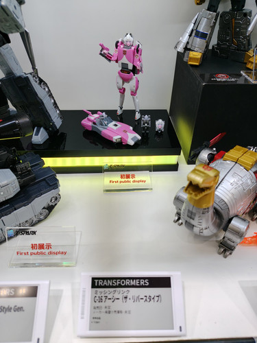Missing Link Headmaster Arcee 04