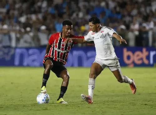  São Paulo e Santos entram em campo em busca de estabilidade