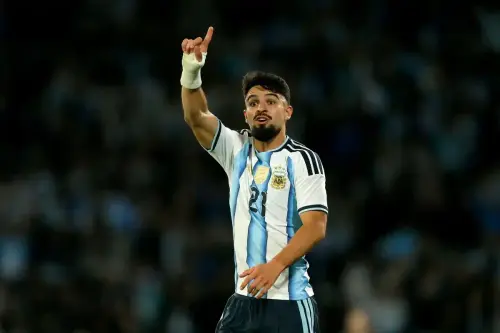 Voando na Argentina! Flaco López brilha na estreia e garante vitória da Argentina 