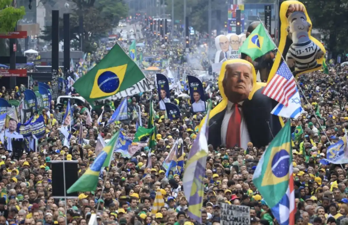 Destaque na capa do New York Times mostra resistência de Lula e das instituições contra interferência de Trump