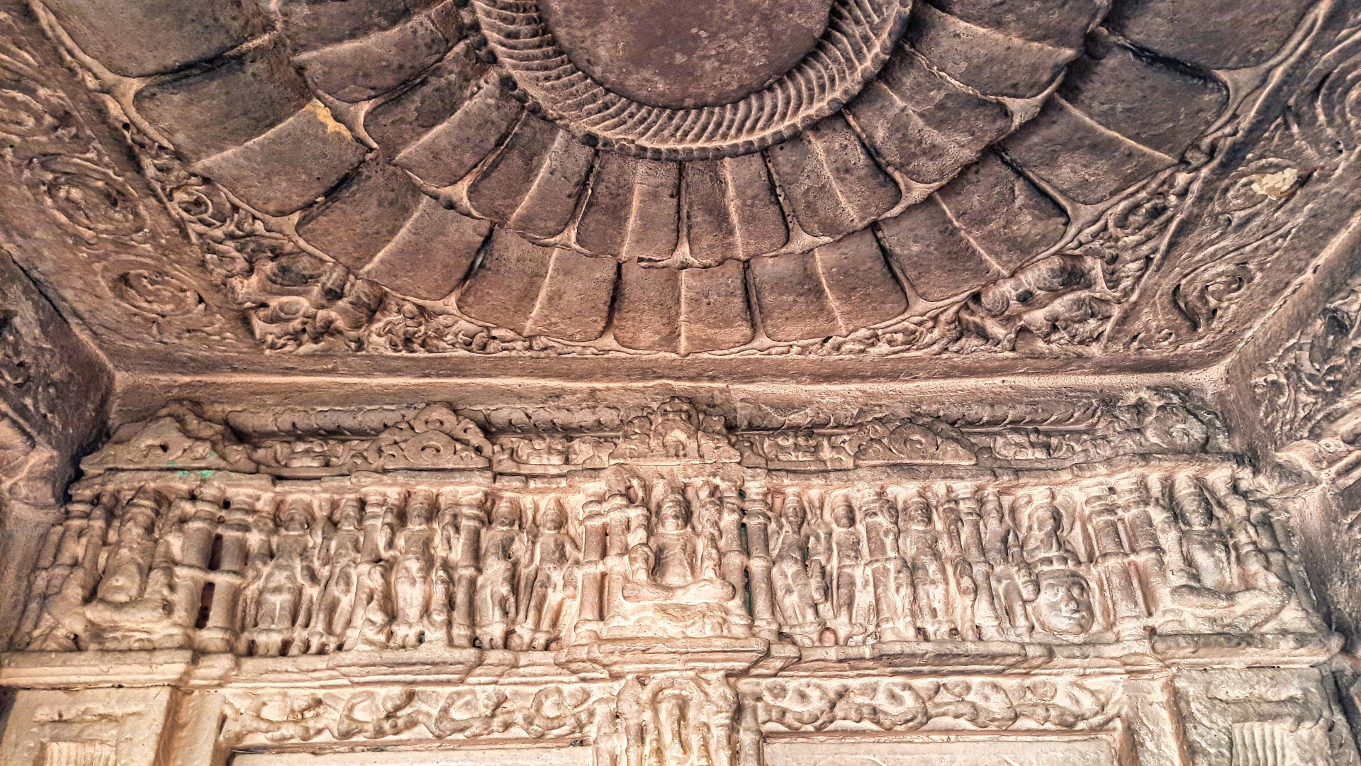 प्राचीन भारतीय ऐतिहासिक पाषाण शिल्पकला से निर्मित श्री विष्णु मंदिर गर्भगृह एवं मंडपम दर्शन