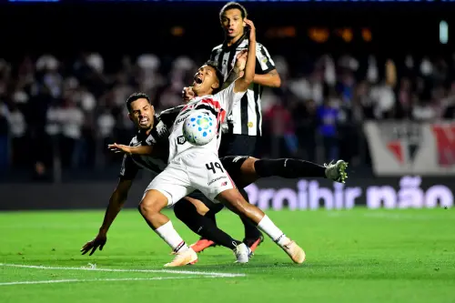 Erro da arbitragem no Morumbi: saída irregular de Ryan custou empate