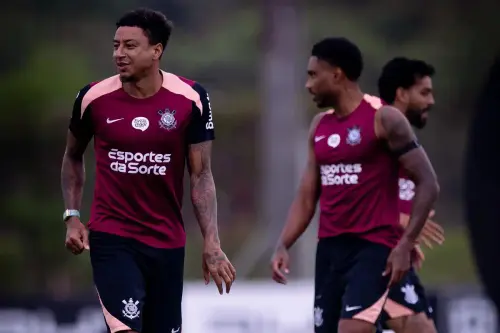 Corinthians ganha reforços no treino antes de enfrentar o Inter