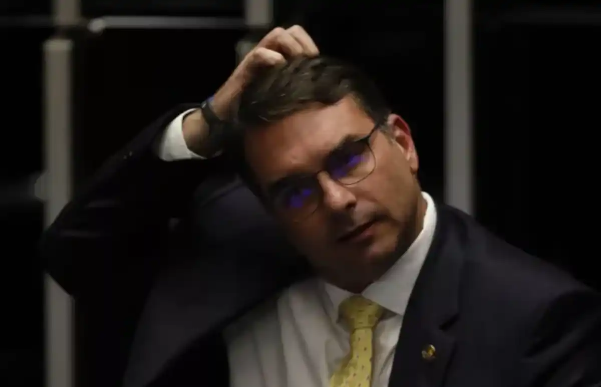 Inquérito da PF analisa suposta taxa favorecida em empréstimo concedido a Flávio Bolsonaro