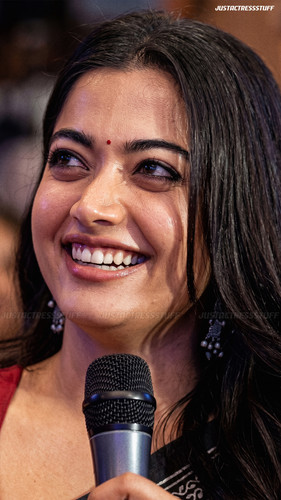 rashmika 3258556975405.jpg
