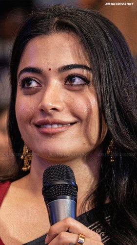 rashmika 3258556975404.jpg