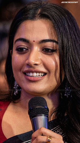 rashmika 3258556975407.jpg