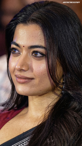 rashmika 3258556975409.jpg