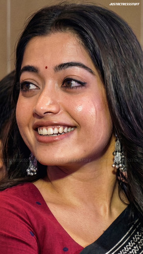 rashmika 3258556975408.jpg