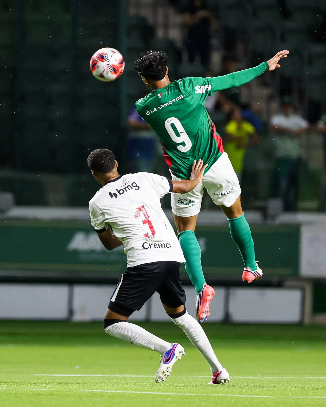Palmeiras embala vitória no clássico e se firma entre os líderes do Brasileirão