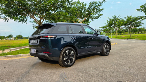 Jaecoo J5_Rear_Side View.jpg