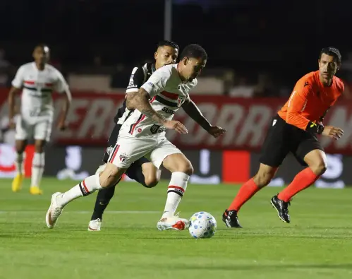 Luciano brilha em vitória do São Paulo e aponta caminho para superar turbulências fora de campo