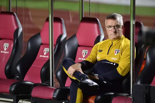 Dorival Júnior exalta intensidade do São Paulo e projeta embalo na Copa Sul-Americana após vitória sobre o Atlético-MG